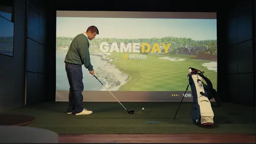 Playing a round on GolfLabs Uneekor golf simulator with GameDay